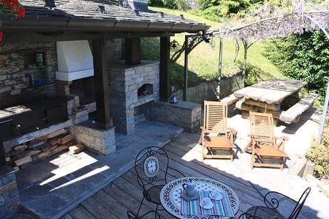 house with private barbecue garden parking