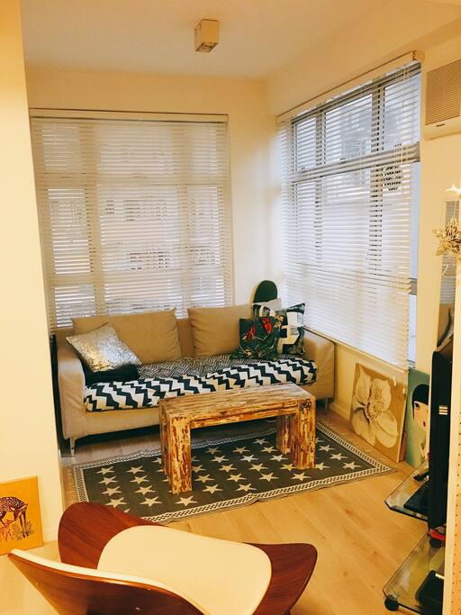Cozy & Artsy living room space with full wifi, cable TV with movie and series channels, HDMI connecter to TV for iPhone, iPad entertainment