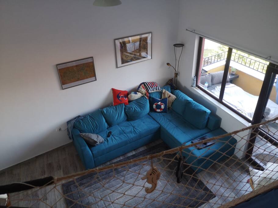 Blick vom Hochbett auf Schlaf-Couch