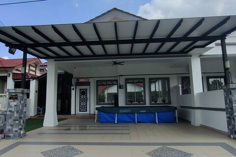 Homestay 4BR with Outdoor Pool