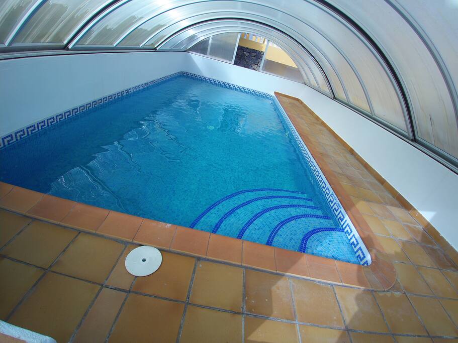 PISCINA CUBIERTA