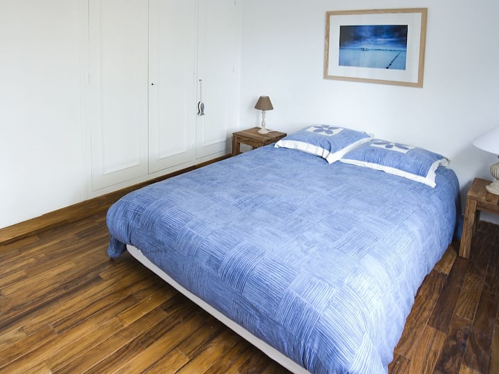 Habitación #3 -  
cama doble, parquet de teca
Aire acondicionado