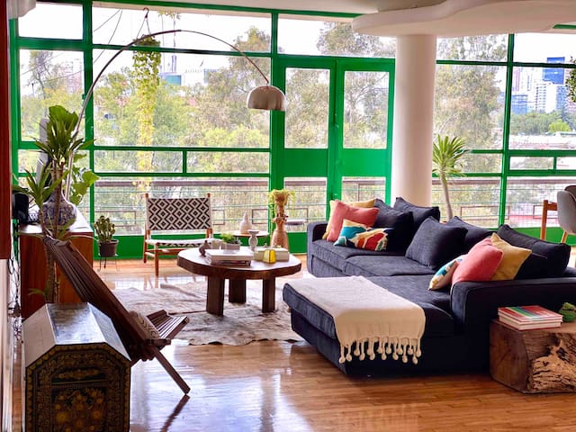 HEART OF POLANCO BRIGHT, SPACIOUS & AMAZING VIEWS