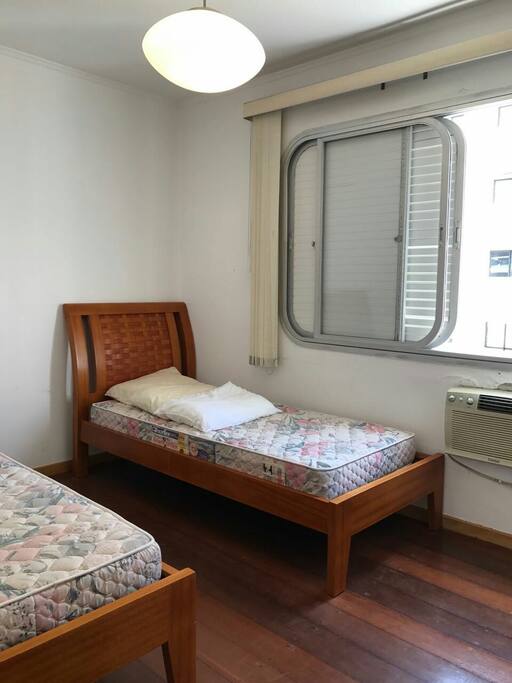 Quarto 2 camas de solteiro