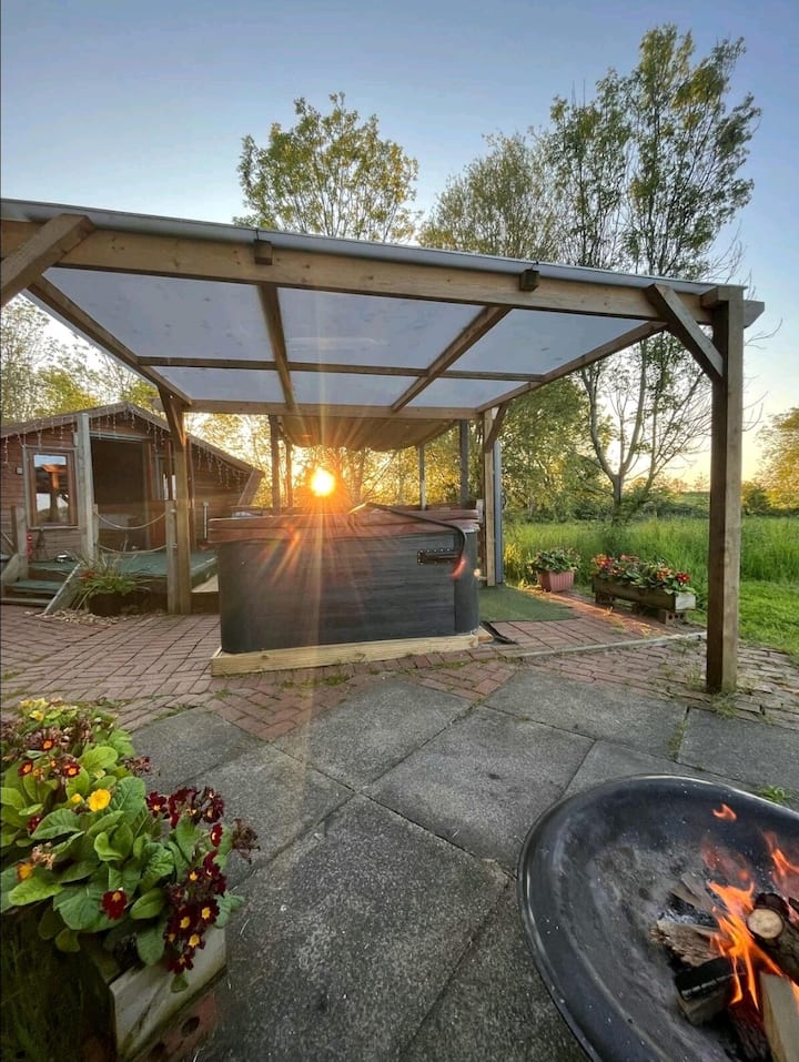 Wooden Tiny House photo 2