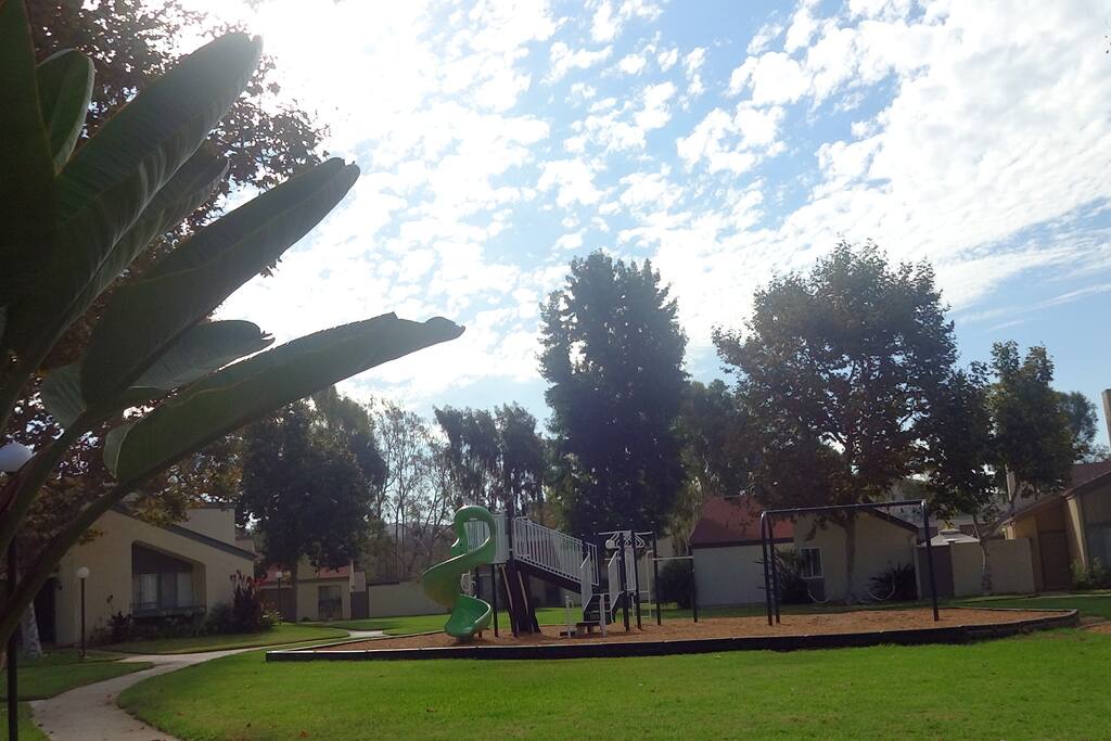 Perfect for couples and families this cute, quiet home is waiting for you!