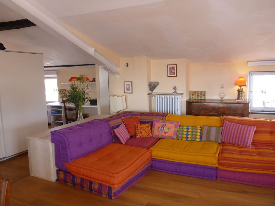 Spacious and beautifully decorated penthouse apartment with wood floor, stunning views from all the windows and comfortable 'Roche-Bobois' sofa