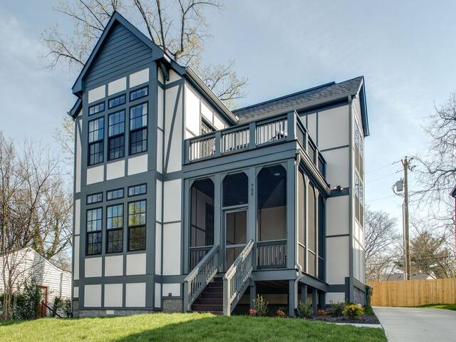 The Presley – Rooftop Hot Tub & Fire Pit with View gallery image 4