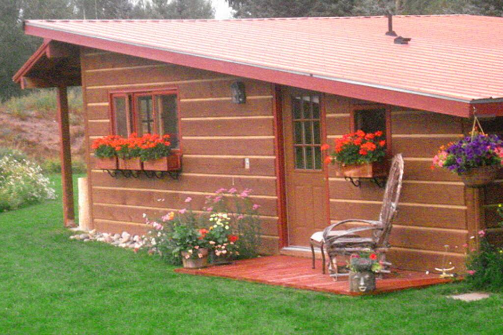 Side entry to Cabin bedroom