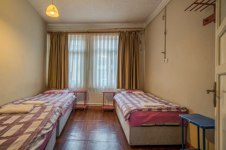 Dormitory Room in Single Bed (Mixed)