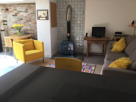 Top performing Airbnb: Hideaway in the Heart of the City in Salisbury