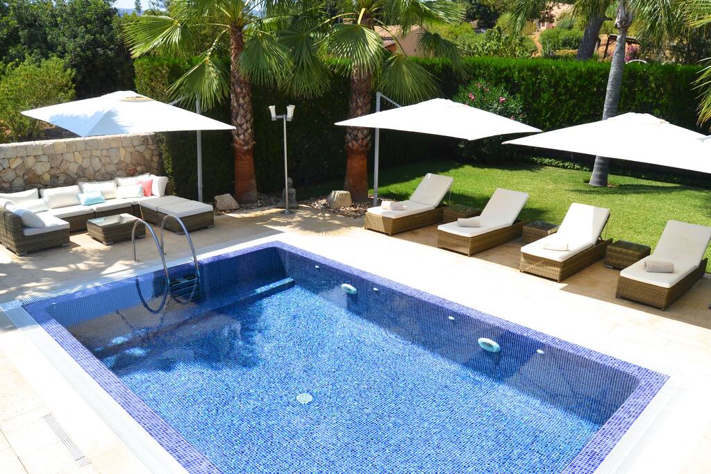 private swimming pool back garden