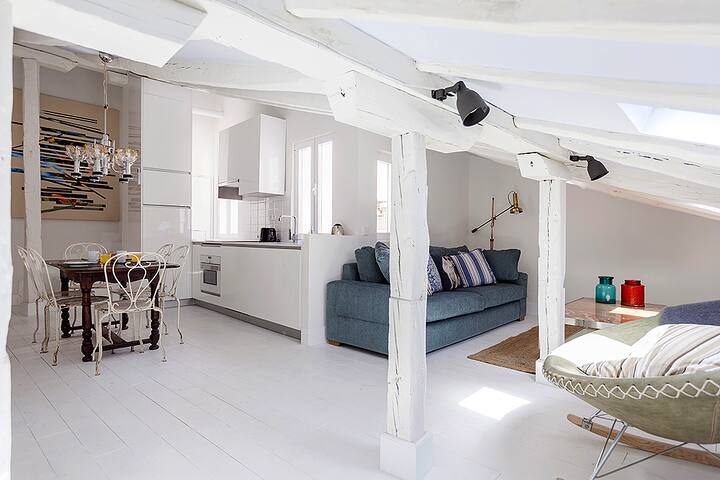 4A · Ático de diseño 2 habs en pleno centro. 4A.