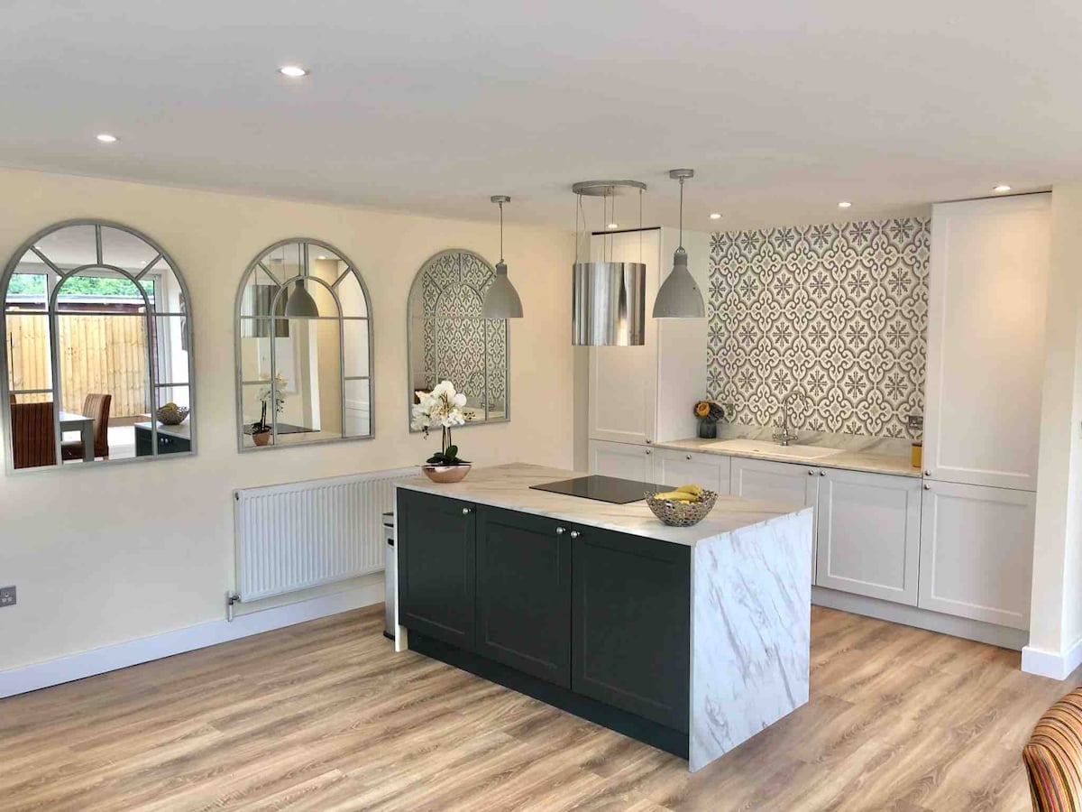 Successful Airbnb property: Entire house great for contractors in Slough