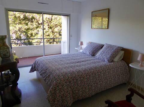 Quiet large apartment with private parking +air conditioning