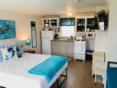 Top Airbnb: #1 Mermaid Haven Studio 300 yards to Glendon Beach in Dennis Port