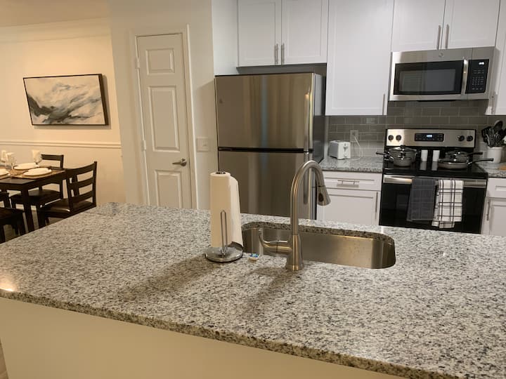 Fabulous One Bedroom W/ Fireplace In Alpharetta - Alpharetta, GA