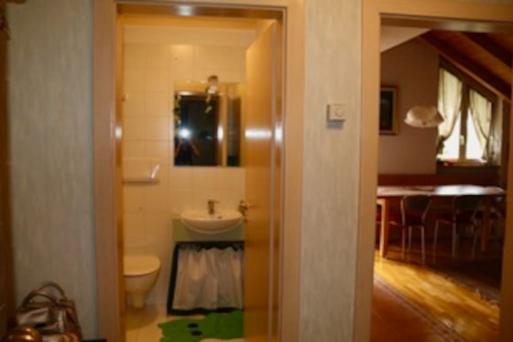 bagno piccolo piano inferiore