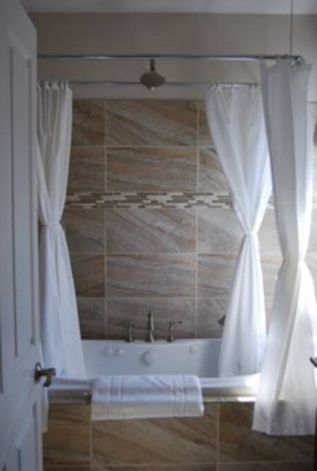 Suite 1 Jacuzzi tub