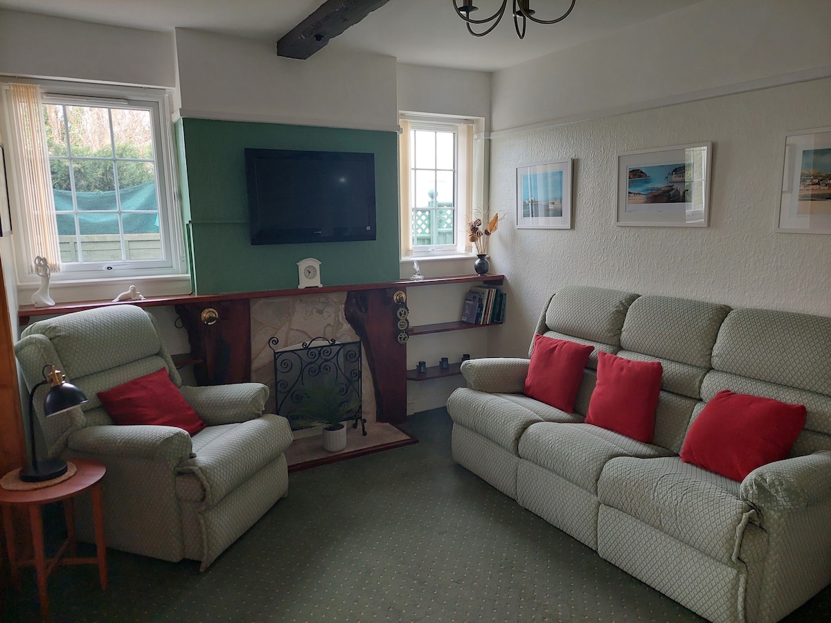 Top Airbnb: Private apartment, parking, sea and country views in Lyme Regis