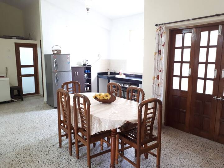 Dining area image 1