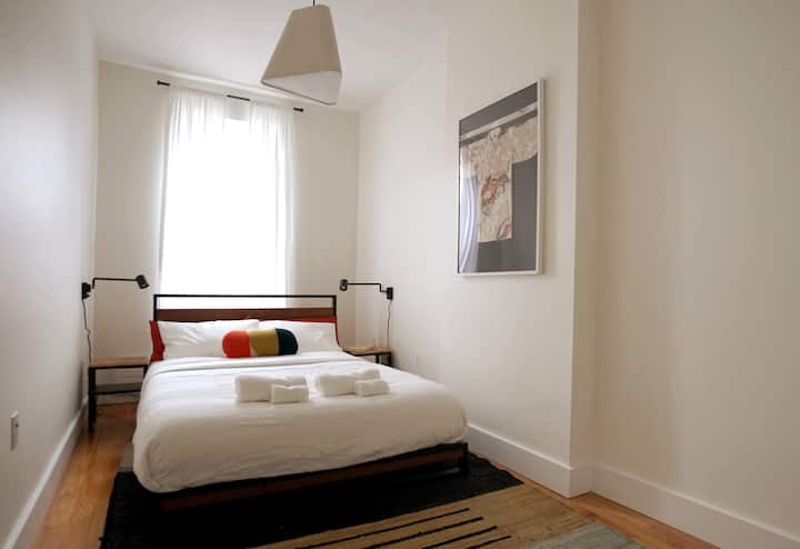 Chumba cha kulala 2 - Kitanda cha Malkia na Kabati