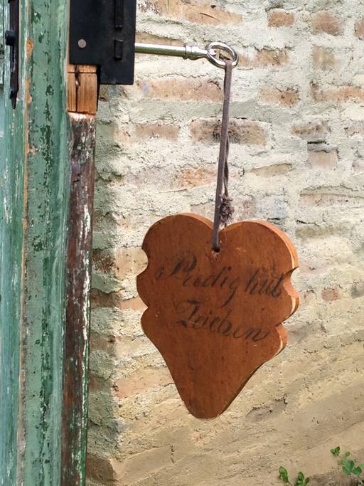 To the key you will find a old wooden neighborhood sign
