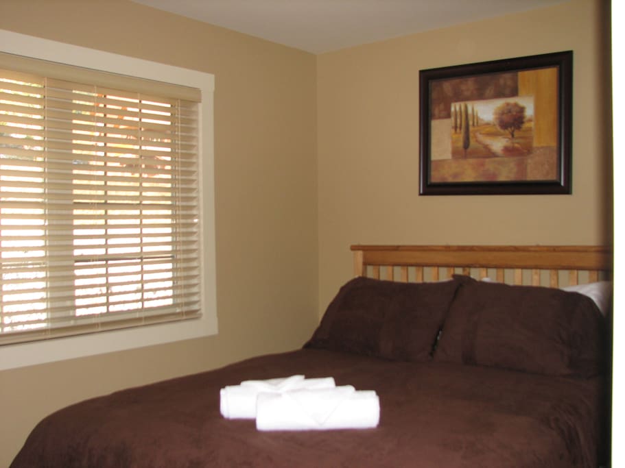 Second Bedroom - Queen Bed
