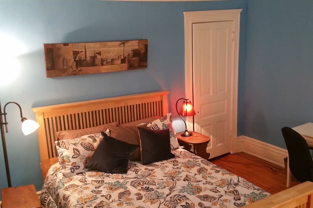 Azurean Room - Queen-size bed. Reading lights.