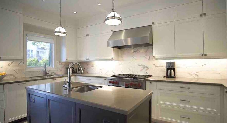 Stunning home located in the heart of Ledbury Park gallery image 3