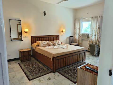 Centrally located private room with a park view