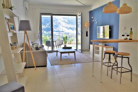 Sunny Holiday Flat with Private Garden Terrace