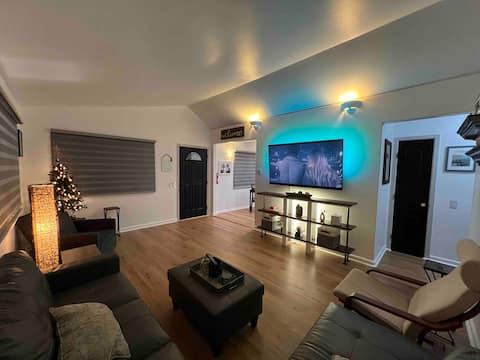 Top performing Airbnb: Cozy retreat, near beach, off street parking in Seaside