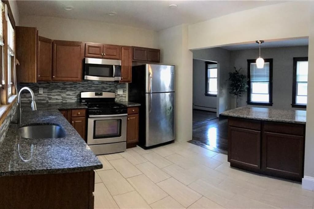 Kitchen w granite counters
