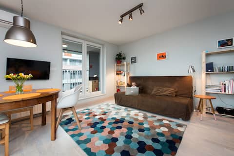 Popular Airbnb listing: SPACIOUS in the HEART of the CITY! in Podgórze