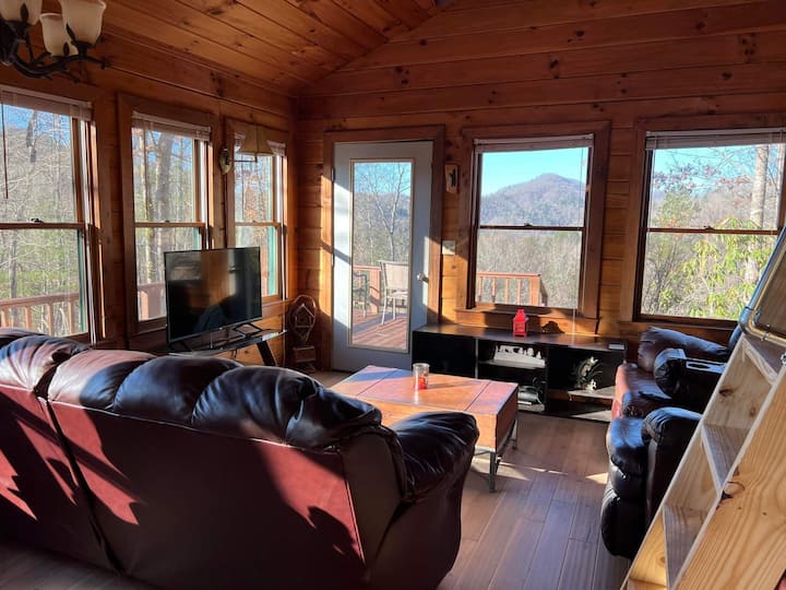 Misty Ridge, Pet Friendly Log Cabin Close To Town! - Bryson City, NC