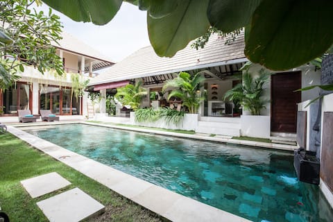 Beautiful Central Seminyak Oasis 4Master 12m pool