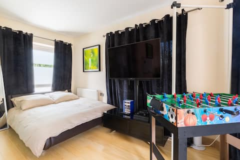Successful Airbnb property: Umbrella Properties Private Apartment Birmingham in Northfield & Kings Norton