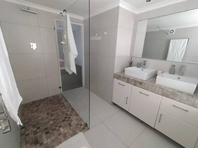 Beautiful home near the beach gallery image 5