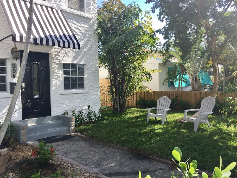 Front yard ground floor apartment - you also have a lovely private back yard too