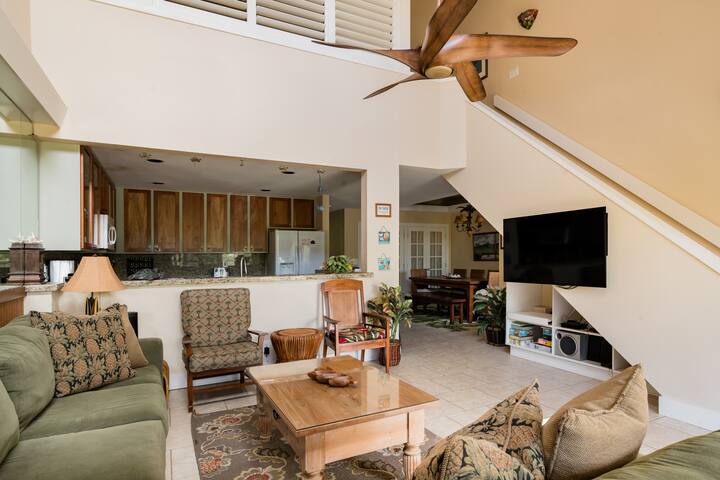 Huge 2500 SF Resort Home. Gig Internet. Stroll to Beach gallery image 2