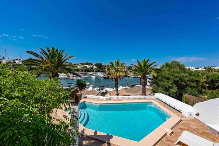 Superb villa, amazing view, ideal location