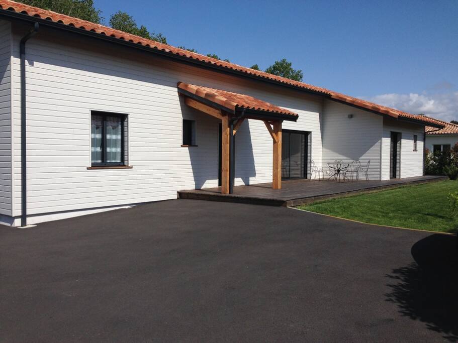 Entrée et façade avant