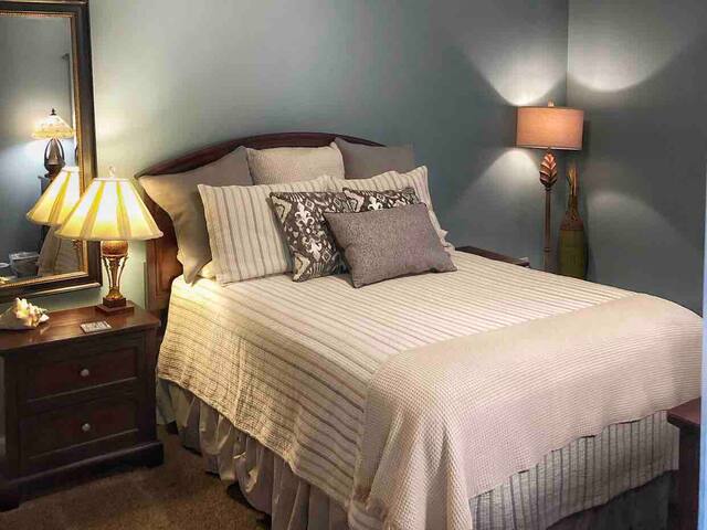 Walk to the Beach and Main Street; Pool/Gym/Tennis