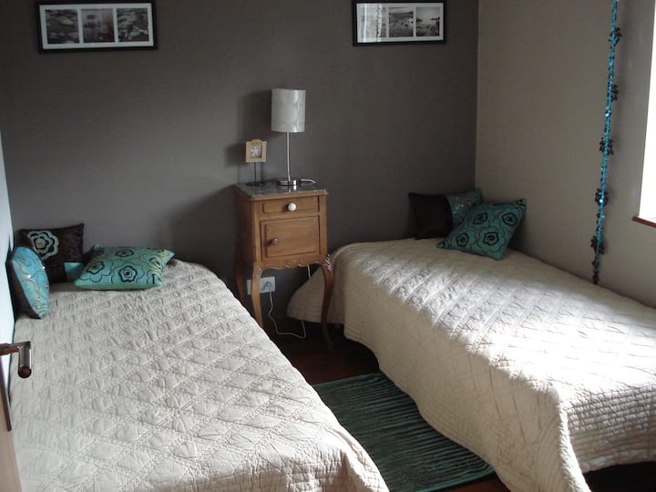 habitación 2 camas en la planta baja