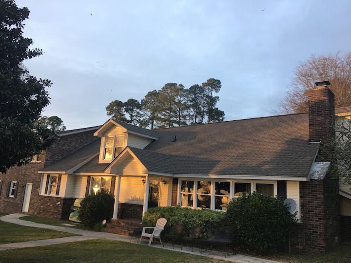 Perfect family vacation retreat at Lake Marion, SC Houses for Rent in