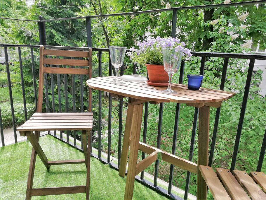 balkon w zieleni
