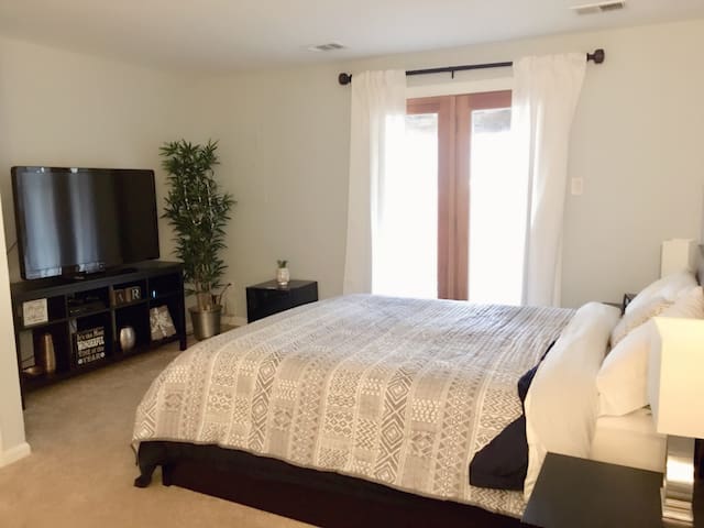 Studio w/ Private Entrance near Reston Town Center