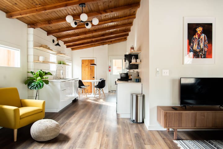 Newly Renovated Cabin near Midtown & Grindstone