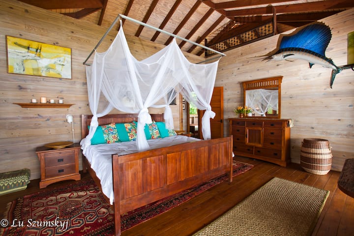 Hoofdslaapkamer met Tempurpedisch kingsize Stickleybed